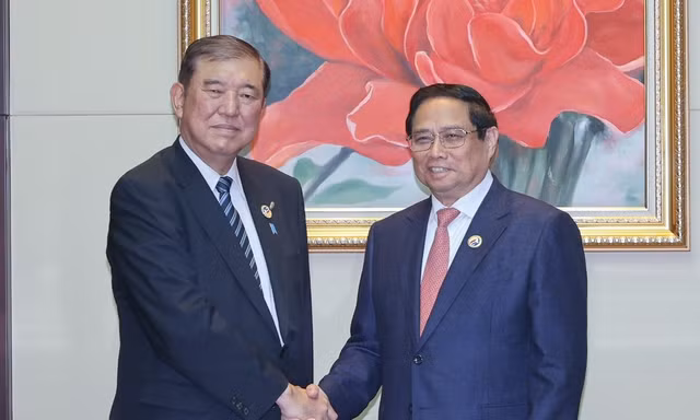 Thủ tướng Phạm Minh Chính và Thủ tướng Nhật Bản Shigeru Ishiba lần đầu hội kiến 
