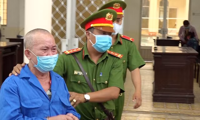 Hiếp dâm bạn của cháu nội, 'yêu râu xanh' lĩnh 15 năm tù