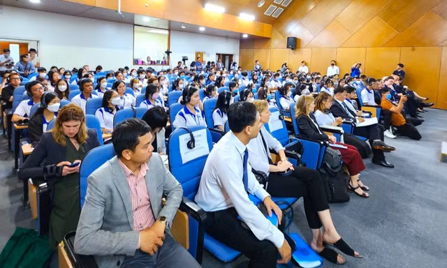 Sinh viên Cần Thơ thảo luận về ứng phó, chống biến đổi khí hậu