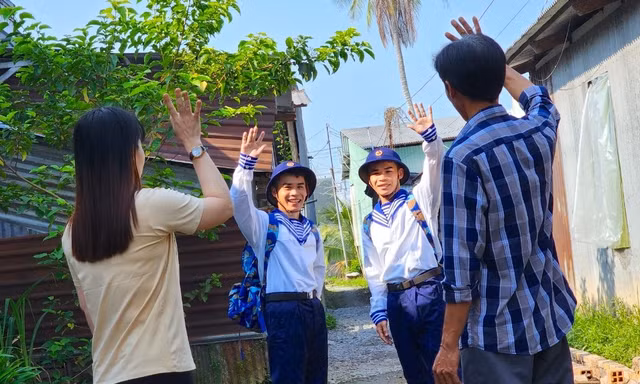 Hai cặp song sinh ở Cần Thơ tình nguyện nhập ngũ