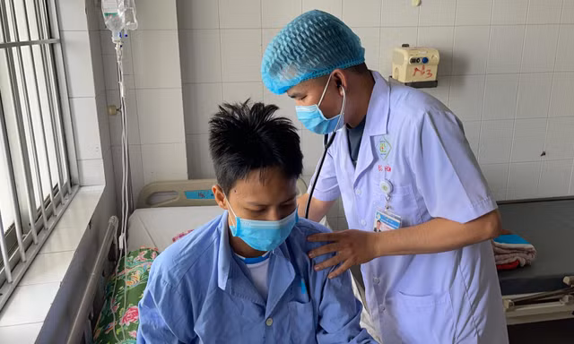 Thiếu niên 17 tuổi trở về từ 'cửa tử' sau tai nạn giao thông nguy kịch