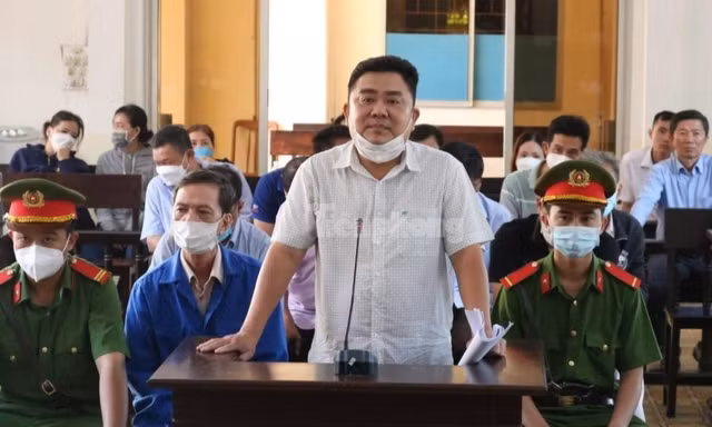 Tiếp tay mua bán hóa đơn, cán bộ thuế đổ lỗi cho người chi phần trăm