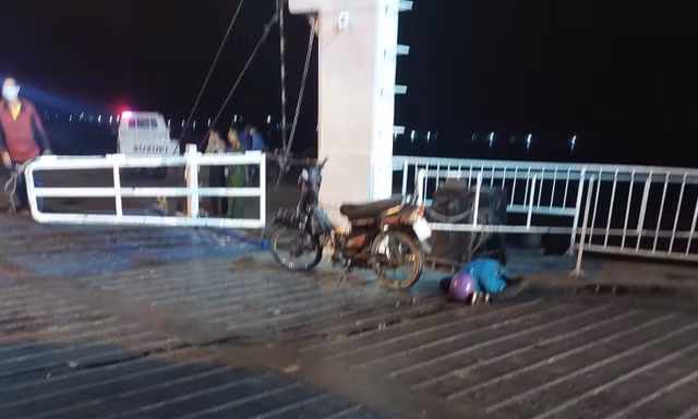 Bị lấy xe máy, hai anh em chém tử vong người đàn ông ngay trên phà