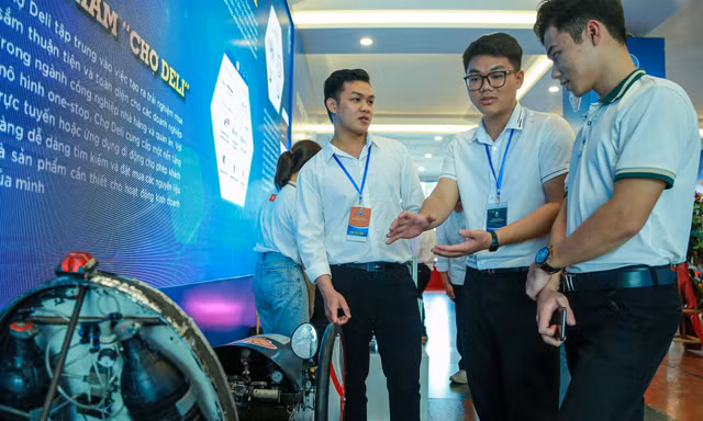 Ấn tượng triển lãm Sắc màu sinh viên Thủ đô