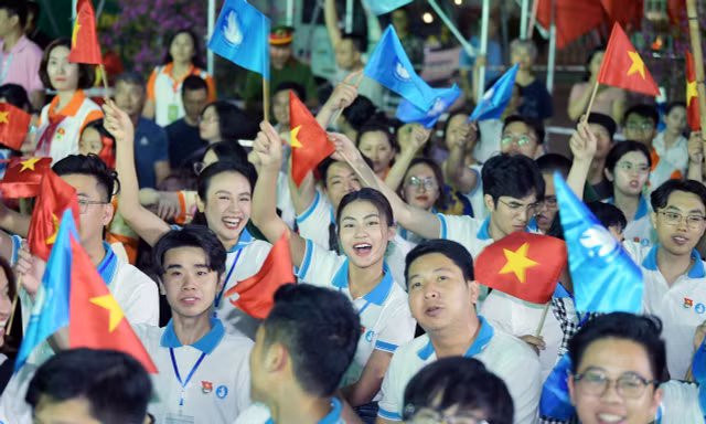 Toàn cảnh chương trình nghệ thuật Điện Biên Phủ - Khát vọng non sông 