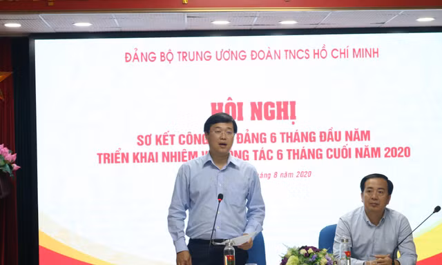Bí thư thứ nhất T.Ư Đoàn, Bí thư Đảng ủy cơ quan T.Ư Đoàn Lê Quốc Phong phát biểu tại Hội nghị. 