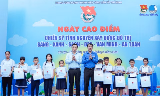Hàng triệu chiến sĩ tình nguyện thực hiện ngày cao điểm xây dựng đô thị văn minh