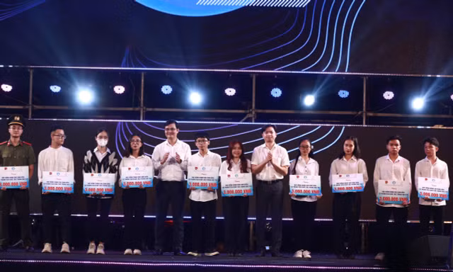 Sôi nổi Ngày hội tân sinh viên S-Fest 2022