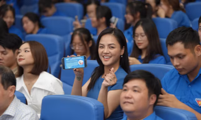 Người trẻ với 4 quy tắc ứng xử văn minh trên không gian mạng