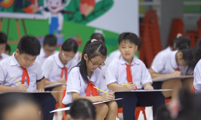 Thiếu nhi thi vẽ về chủ đề sắc màu tình nguyện