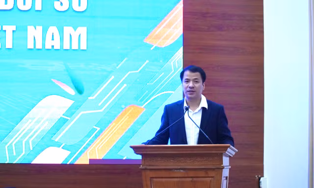 Đẩy mạnh chuyển đổi số với trường học không giấy tờ, không sử dụng tiền mặt