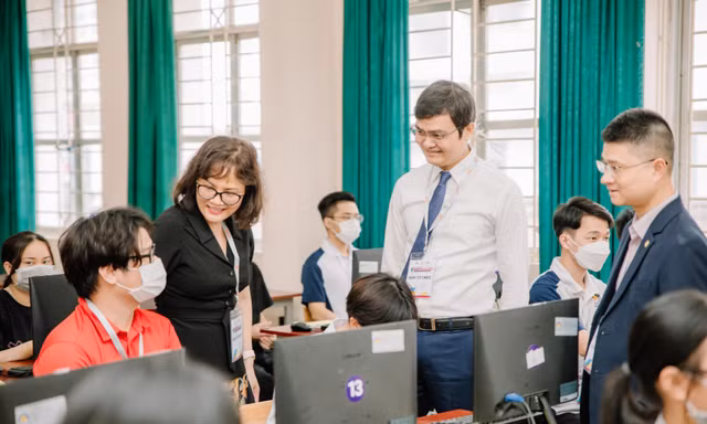 Bí thư thường trực T.Ư Đoàn Bùi Quang Huy động viên các thí sinh tham gia thi vòng loại quốc gia