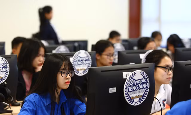 Thí sinh tham gia Hội thi Olympic tiếng Anh năm 2019
