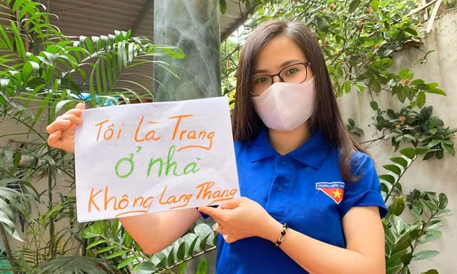 Những thông điệp ngắn gọn, dễ nhớ được gieo vần với tên của chính các bạn trẻ đang là trào lưu hấp dẫn đông đảo bạn trẻ, người dùng mạng xã hội hưởng ứng nhằm chung tay đẩy lùi dịch COVID -19