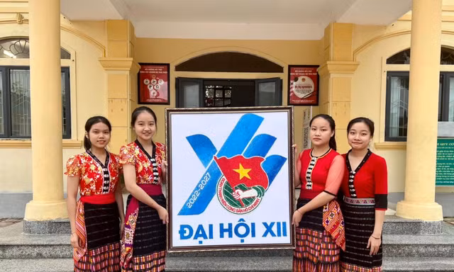 Độc đáo bức tranh logo Đại hội Đoàn toàn quốc XII làm từ gạo