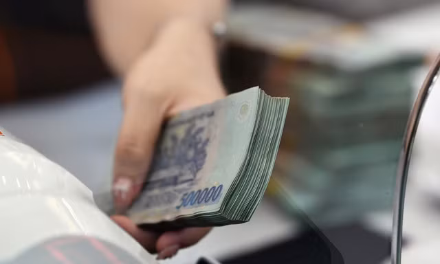 Cần làm gì để tránh trường hợp ra đến sân bay mới biết mình nợ thuế?
