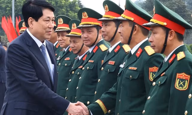 Chủ tịch nước Lương Cường thăm Quân đoàn 12