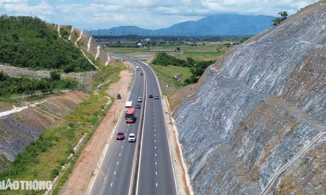 Trạm dừng nghỉ cao tốc Vĩnh Hảo - Phan Thiết sẽ xong trước Tết, có trụ sạc xe điện