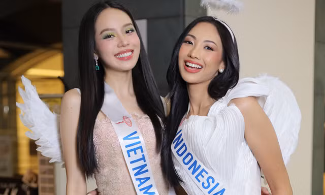 Thanh Thủy dự tiệc Halloween cùng thí sinh Hoa hậu Quốc tế 