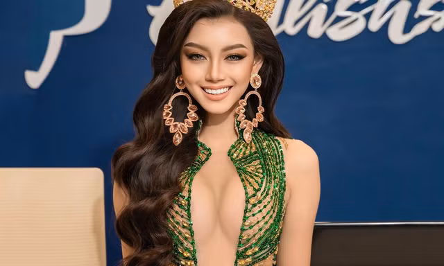 Hoa hậu 16 tuổi bị chỉ trích vì khoe vòng một phản cảm 