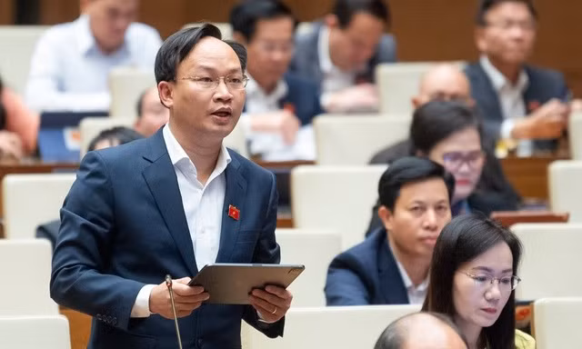 Đại biểu Quốc hội: Người dân cầm cố số đỏ vay ngân hàng 300 triệu, phải mua bảo hiểm tới 20 triệu