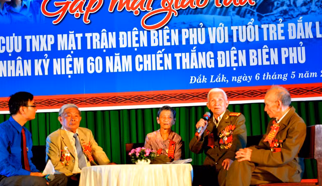  Ôn lại truyền thống Điện Biên. Ảnh: Việt Hùng
