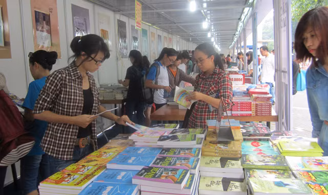 Độc giả trẻ tại không gian sách của Nhã Nam