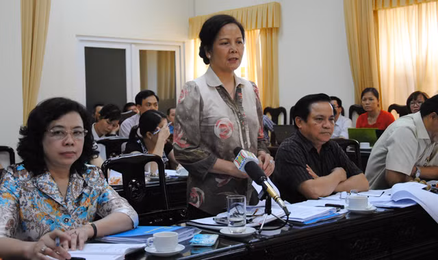 Bà Ngô Thị Doãn Thanh, Chủ tịch HĐND thành phố Hà Nội, phát biểu trong buổi giám sát tại Sở Nội vụ Hà Nội. Ảnh: Minh Tuấn