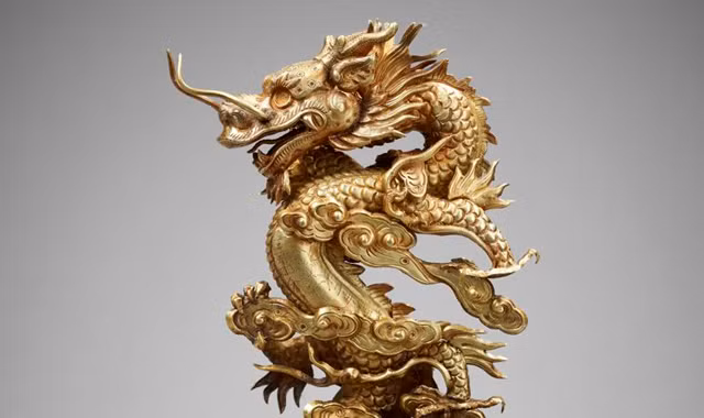 Tượng rồng vàng nguyên khối năm Thiệu Trị 2 1842, một trong số cổ vật trưng bày tại Pháp dịp này