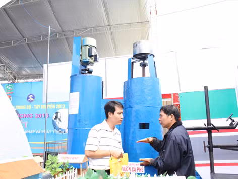 Nông dân tự chế “thủy điện xanh”