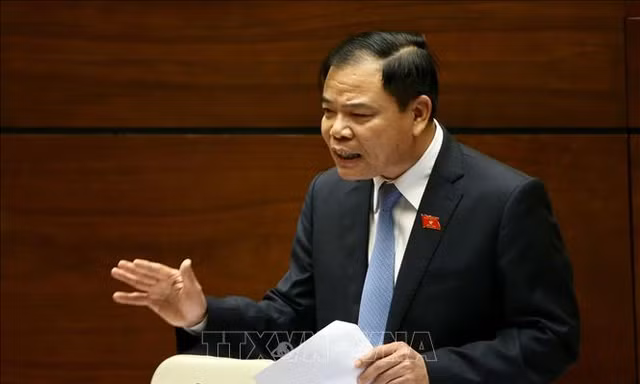 Bộ trưởng NN&PTNT Nguyễn Xuân Cường trả lời chất vấn tại kỳ họp thứ 8.