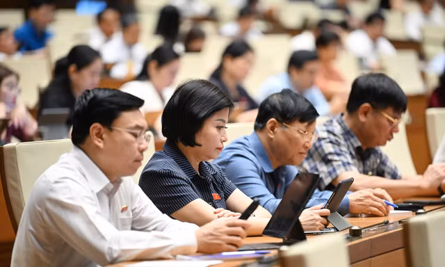 Đề nghị đẩy nhanh tiến độ cải cách chính sách tiền lương sau sáp nhập