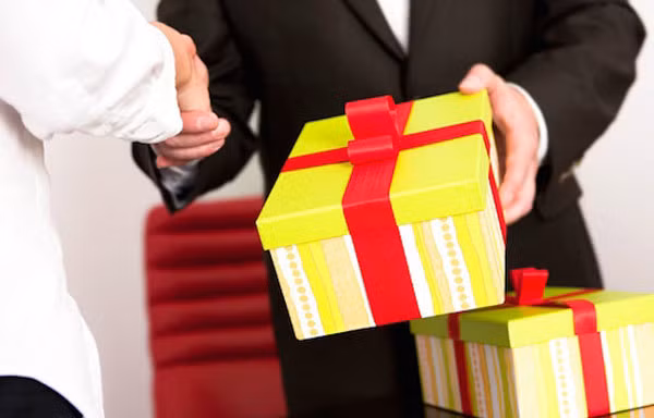 Thứ trưởng Văn hóa: Tặng, biếu quà tết đừng đặt nặng yếu tố vật chất
