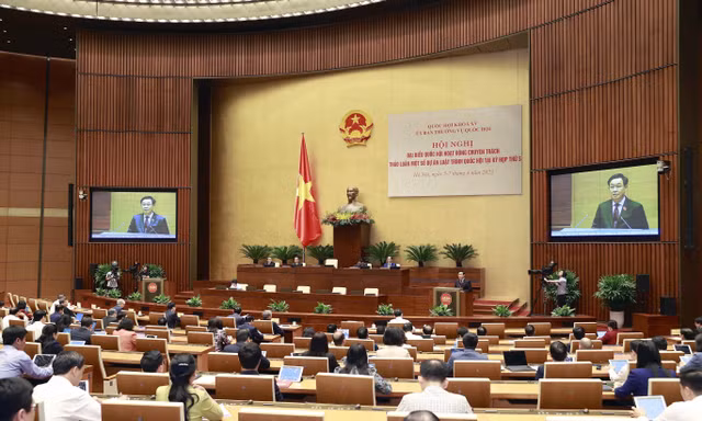 Ba ngày thảo luận 'nóng' của đại biểu Quốc hội chuyên trách