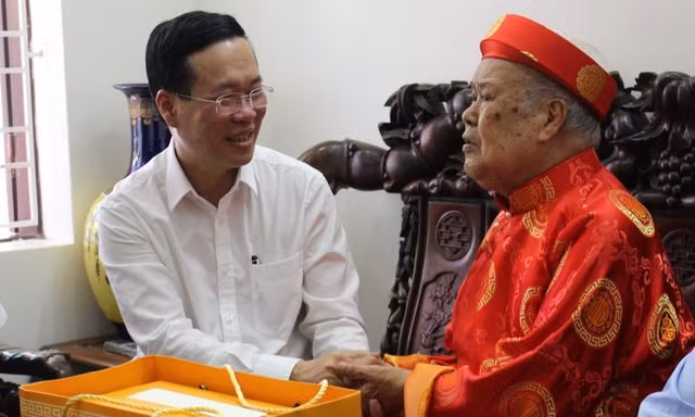Chủ tịch nước gửi Thiếp mừng thọ đến 1632 công dân tròn 100 tuổi và trên 100 tuổi 
