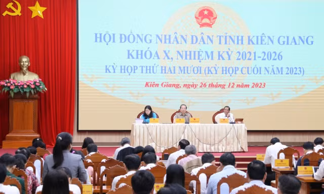 9 cán bộ cấp tỉnh, huyện có hơn 50% số phiếu “tín nhiệm thấp”