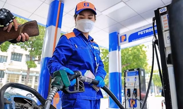 Bộ trưởng Tài chính nói lý do xăng phải 'gánh' hai loại thuế, phí
