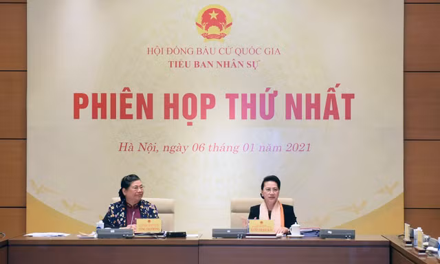 Tiểu ban Nhân sự Hội đồng Bầu cử Quốc gia tiến hành phiên họp thứ nhất. Ảnh Nhật Minh
