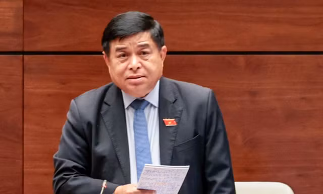Các nước hỗ trợ thẳng tiền mặt cho dân, chúng ta lại tiếp cận qua chính sách