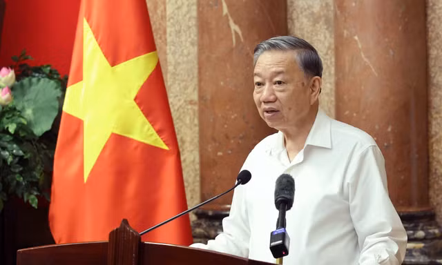 Chủ tịch nước Tô Lâm gặp mặt Ban liên lạc Đại đoàn 305 Dù - Đặc công 