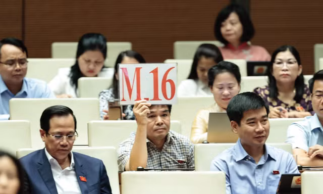 'Dòng sông chết' do xả thải, trách nhiệm Bộ Tài nguyên và Môi trường ra sao?