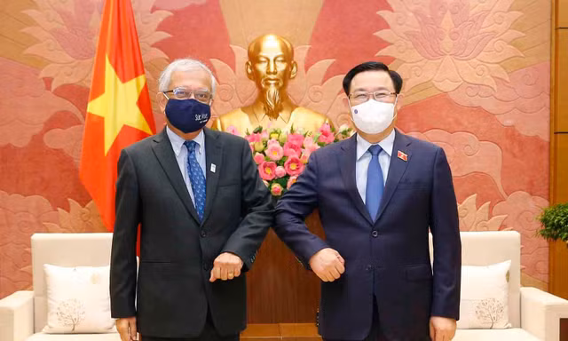 Chủ tịch Quốc hội Vương Đình Huệ tiếp Điều phối viên Liên Hợp Quốc tại Việt Nam Kamal Malhotra