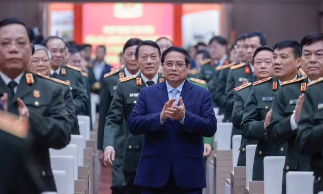 Thủ tướng: Lực lượng Công an nhân dân gương mẫu đi đầu tăng tốc bứt phá