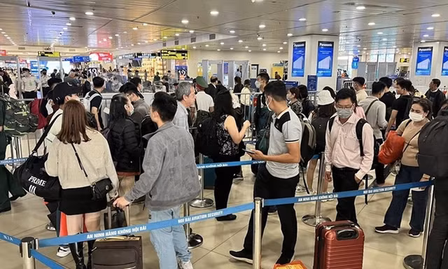 Du lịch hè: Chọn bay đêm, đi tàu hỏa hay ô tô? 