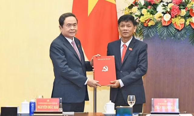Công bố quyết định của Bộ Chính trị, Ban Bí thư về công tác cán bộ