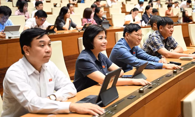 Hôm nay, Quốc hội xem xét thông qua Nghị quyết sửa đổi Hiến pháp 