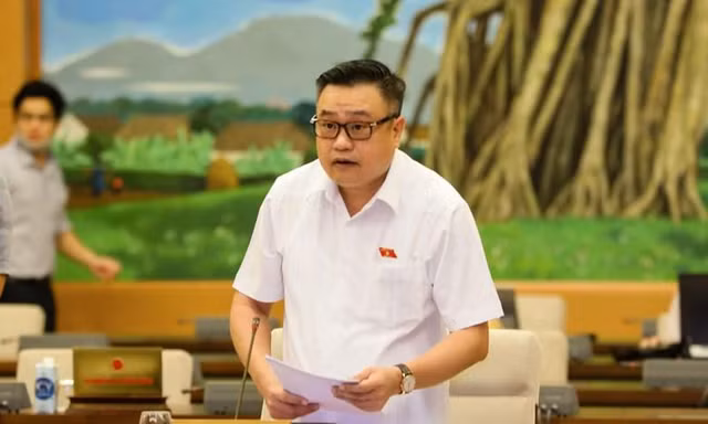 Tổng Kiểm toán nhà nước Trần Sỹ Thanh tại phiên họp