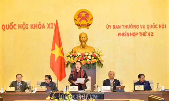 Tổng Thư ký Quốc hội Nguyễn Hạnh Phúc vừa có văn bản thông báo quyết định của Uỷ ban Thường vụ Quốc hội về việc tạm hoãn Phiên họp lần thứ 4