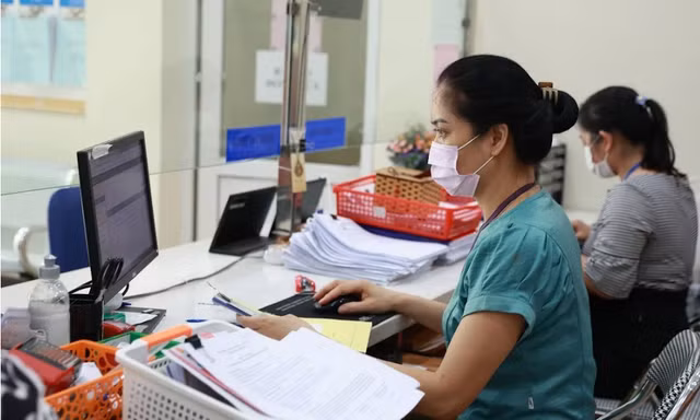Bộ Nội vụ đề xuất chính sách mới về tinh giản biên chế