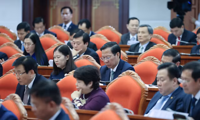 Trung ương thảo luận về lộ trình thực hiện chế độ tiền lương mới 